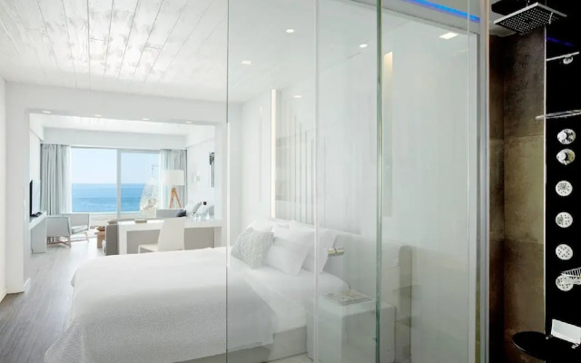 Lichnos Beach Hotel & Suites