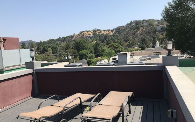 2 Bed 2 Bath in Studio City