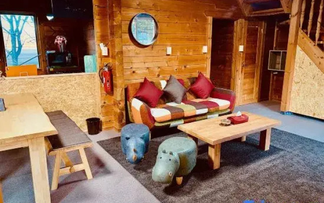 Tomy's Log House - Need Car