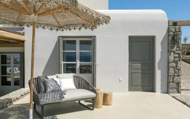 Villa With Resort Style Pool