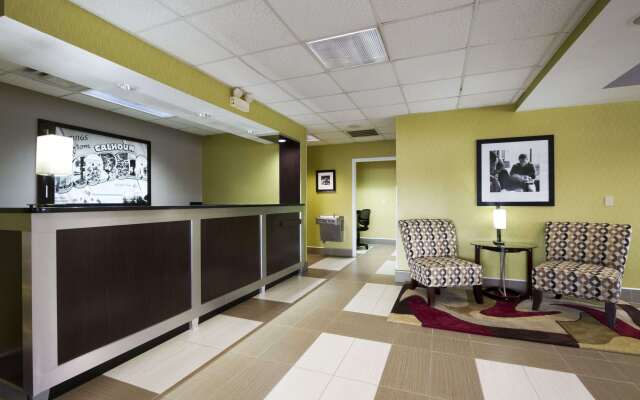 Super 8 by Wyndham Calhoun