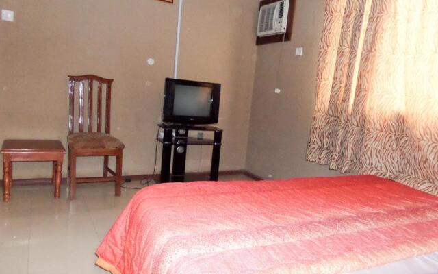 Dansaky Hotel and Suites