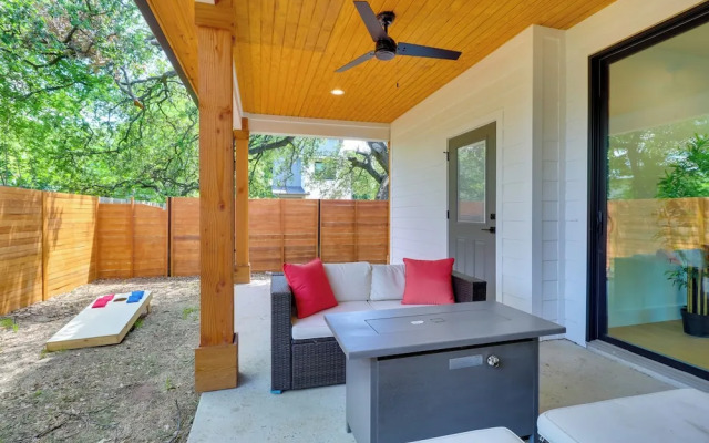 Chic Austin House w/ Spacious Backyard & Hammock