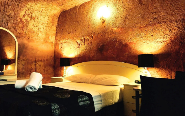 The Lookout Cave Underground Motel