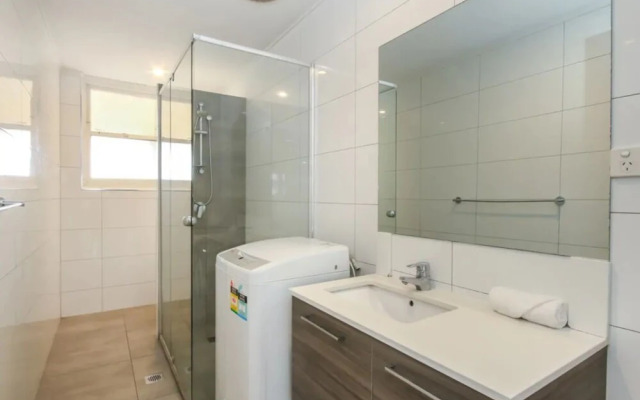 Cosy Unit Walking Distance To The Beach With Parking