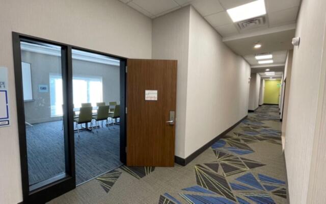 Comfort Inn & Suites Fall River