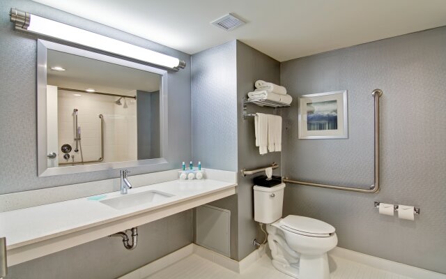 Holiday Inn Express & Suites Oshawa Downtown - Toronto Area by IHG