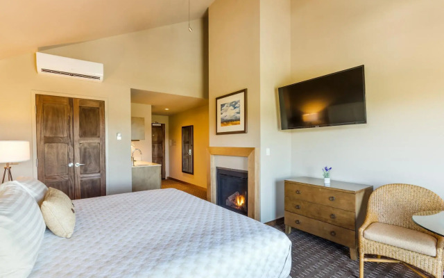 The Lodge at Columbia Point