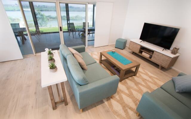 ‘Serenity’ and sweeping Murray River views