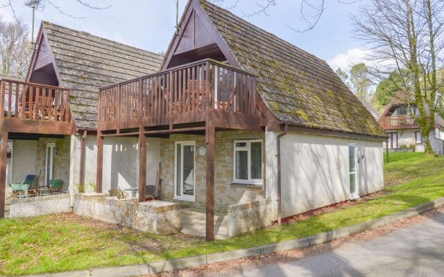 12 Valley Lodge