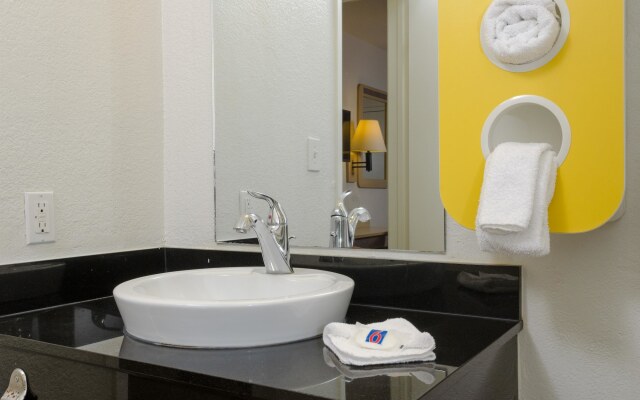 Super 8 by Wyndham Turlock