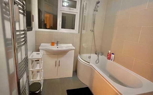 Comfy and Spacious 5-bed House in Cambridge