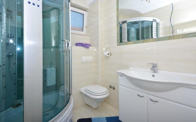 Stunning Home in Podstrana With Jacuzzi, Wifi and 7 Bedrooms