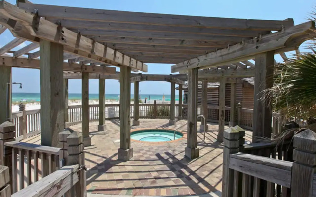 Pelican Beach Resort 0301