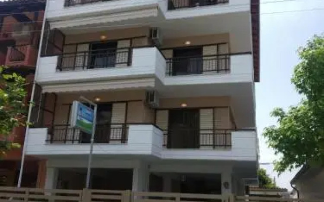 Dimitra's Apartments