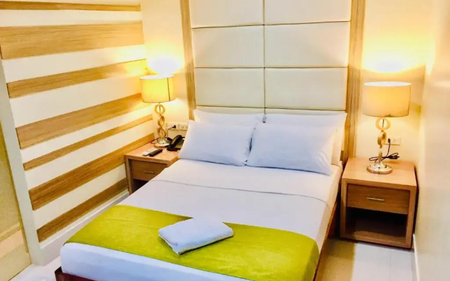 RedDoorz Plus @ ABC Landmark Hotel