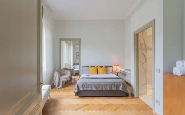 Garibaldi's Balcony by Rent all Como