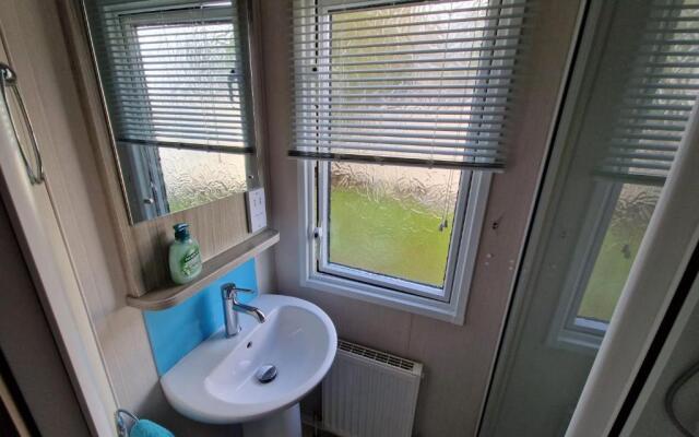 Seaside 8-person Caravan at Rockley Park