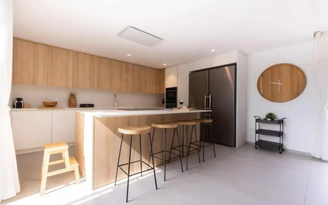 NARAMIA SAGARO VILLA - Full rental luxury house with POOL-GARDEN-BARBACUE-10 PAX