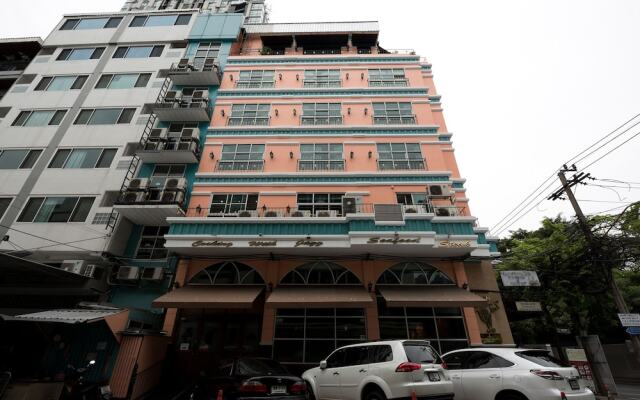 72 Ekamai @ Sukhumvit Hotel