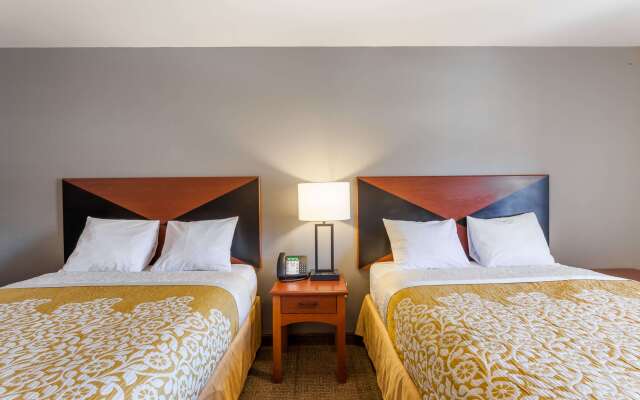 Days Inn & Suites by Wyndham Lancaster Amish Country