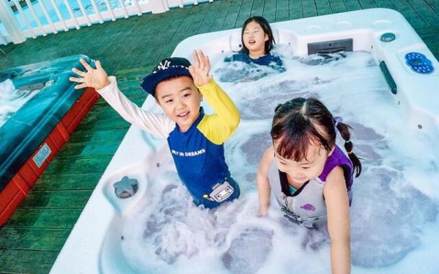 Gyeongju Sea Road Pension [outdoor spa & pool]