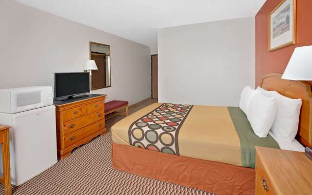 Super 8 by Wyndham Crystal Lake