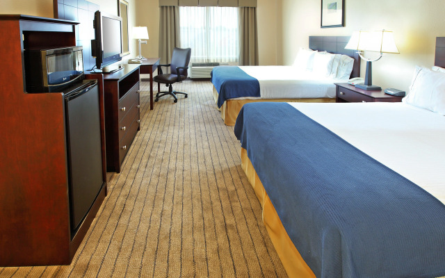 Holiday Inn Express & Suites Marshall by IHG