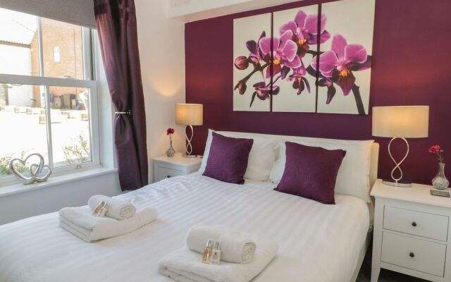 White Rose Apartment