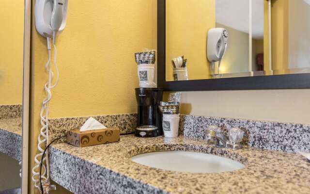 Quality Inn Calera I-65 exit 231