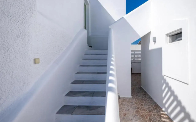 Lorenzo Studios and Suites Paros