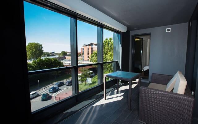 Le Pier Toulouse Hotel