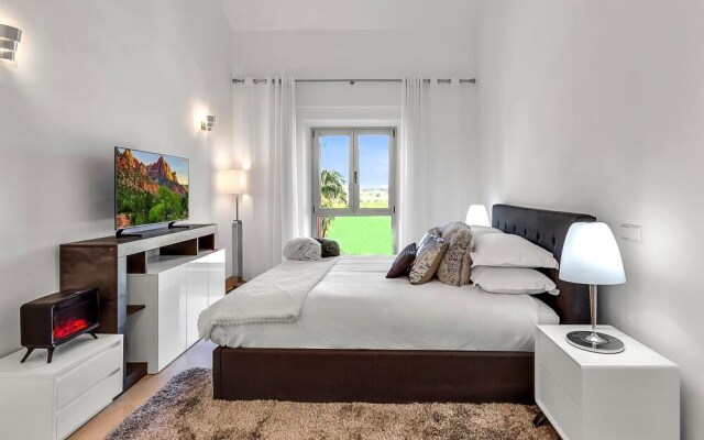 YOLO Spaces – Sotogrande Ocean View Penthouse