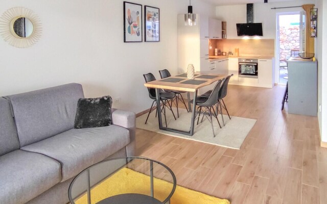 Beautiful Apartment in Cres With Wifi and 1 Bedrooms