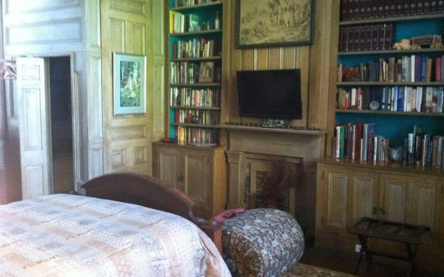Corners Mansion Inn - A Bed & Breakfast