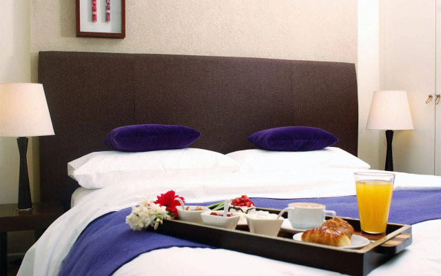 Tayka Hotel