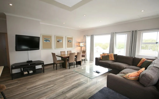 York Mews 14 by CTHA