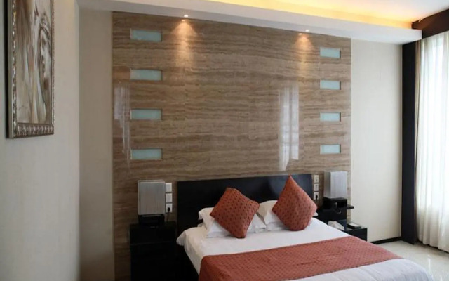 Hundred Centuries Hotel