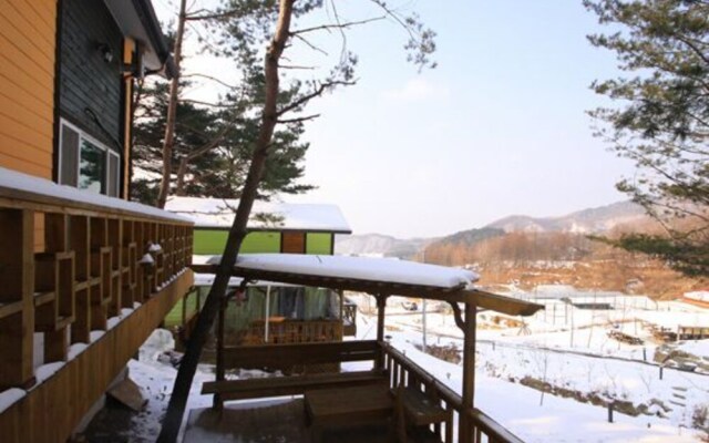 Hoengseong Taegisan Morning Birdcall Pension