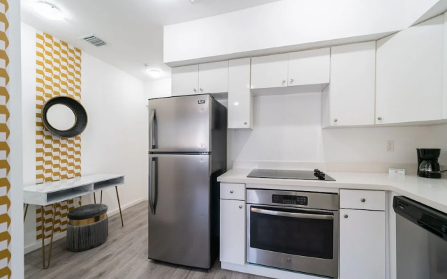 8th Suites
