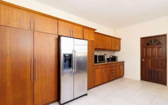 Beautiful 3br2 5BA Villa w Pool Close 2 Baby Beach