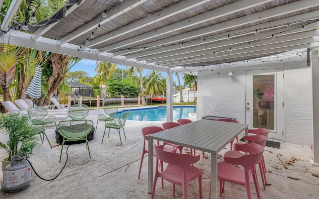 Poolside Paradise Dock & Pool!