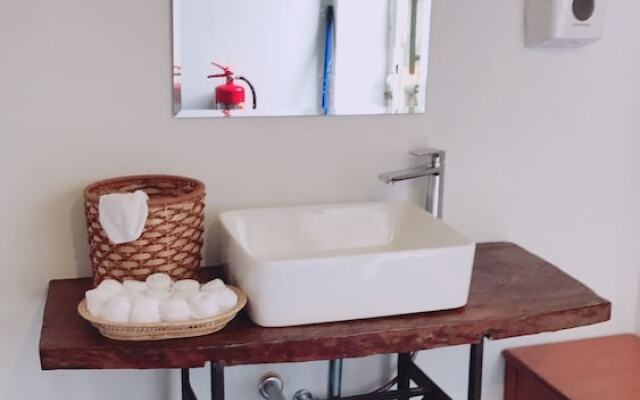 White Wall Poshtel - Hostel