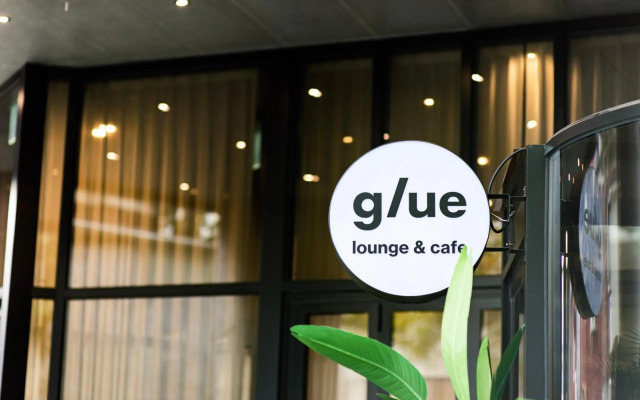 glue Hotel