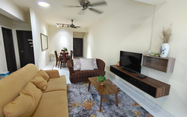 Adra Homestay, Danga Bay Apartment , JB town 3 rooms – Hotel Rooms – Johor Bahru
