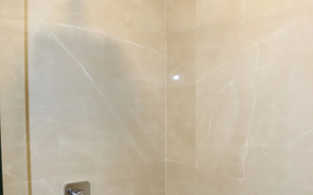 Hotel Aarunya Royale