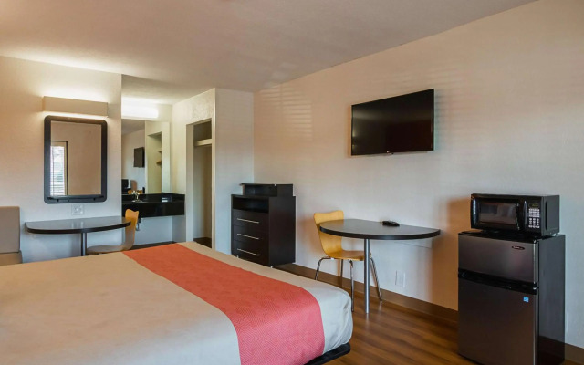 Motel 6 Savannah, GA - Midtown