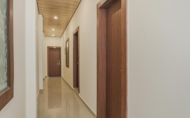 OYO 70438 Hotel R V Palace