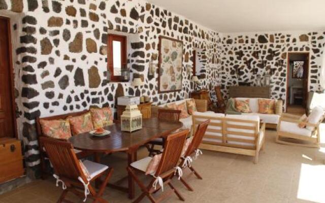 Ac Villas Macher