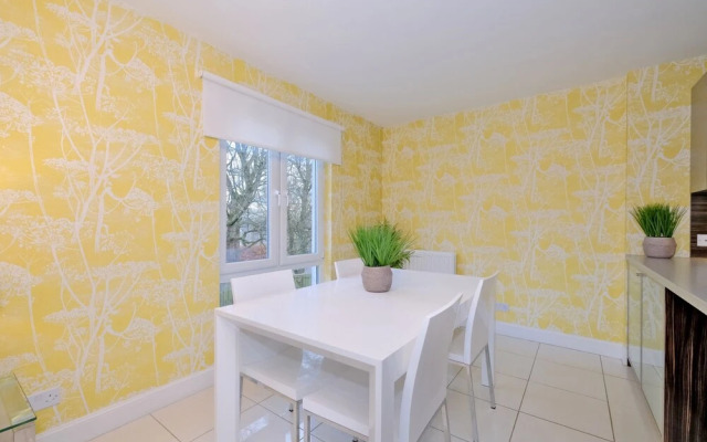 Bright Family Townhouse With Stunning Views Over Royal Deeside